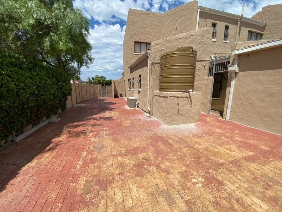 To Let 1 Bedroom Property for Rent in Flamingo Vlei Western Cape